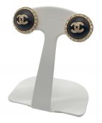 CHANELシャネル）の古着「ココマークボタンピアス」｜ブラック×ゴールド