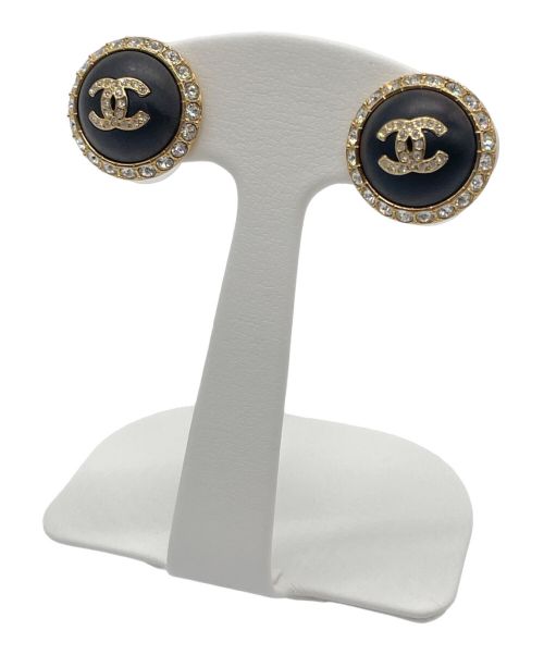CHANEL（シャネル）CHANEL (シャネル) ココマークボタンピアス ブラック×ゴールドの古着・服飾アイテム