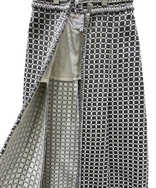 CHANEL（シャネル）CHANEL (シャネル) ラメ台形スカート ライトグレー×ホワイト サイズ:34の古着・服飾アイテム