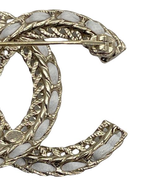 CHANEL（シャネル）CHANEL (シャネル) ココマークブローチ ホワイト×シャンパンゴールドの古着・服飾アイテム