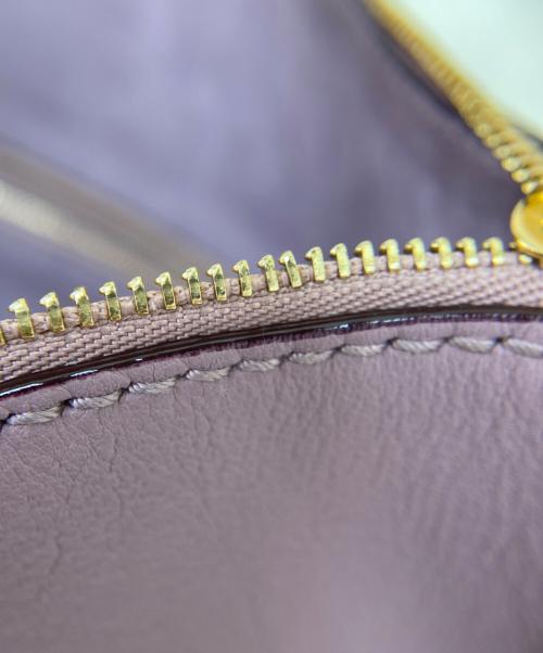 JIMMY CHOO（ジミーチュウ）JIMMY CHOO (ジミーチュウ) レザーショルダーバッグ ピンク×ゴールドの古着・服飾アイテム