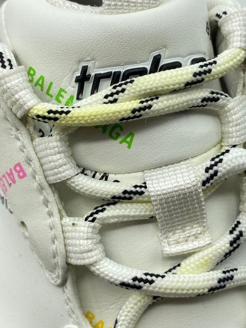 BALENCIAGA（バレンシアガ）BALENCIAGA (バレンシアガ) TRIPLE S ホワイト サイズ:42の古着・服飾アイテム
