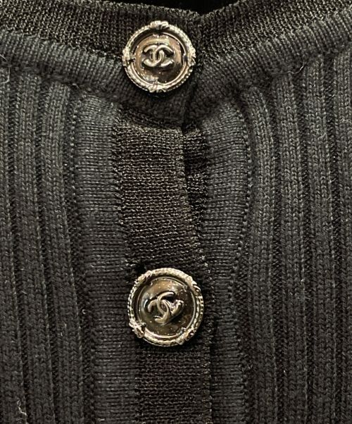 CHANEL（シャネル）CHANEL (シャネル) ココマークボタン ヘンリーネック カットソー ブラック サイズ:36の古着・服飾アイテム