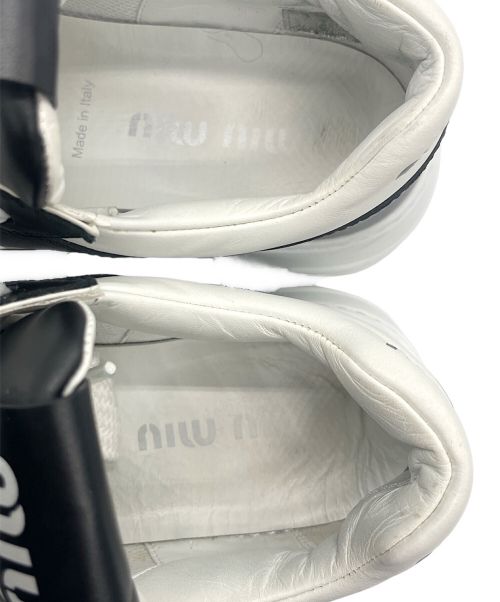 MIU MIU（ミュウミュウ）MIU MIU (ミュウミュウ) MIU MIU ロゴ レザー スニーカー ブラック サイズ:36の古着・服飾アイテム