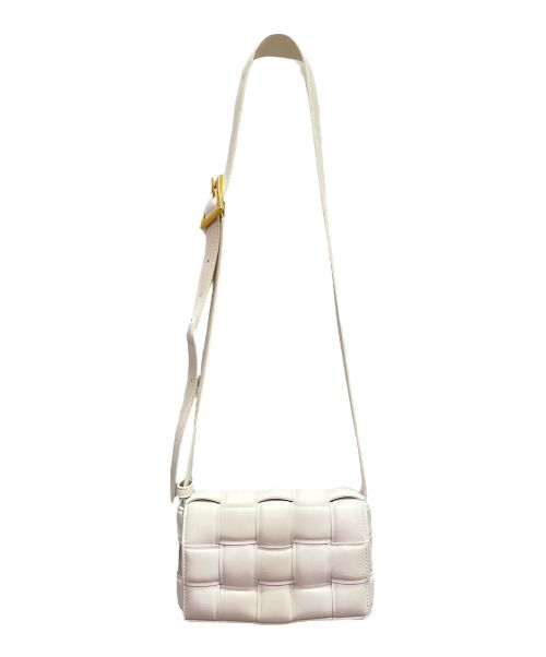 BOTTEGA VENETA（ボッテガベネタ）BOTTEGA VENETA (ボッテガベネタ) パデッドカセット ショルダーポーチ アイボリーの古着・服飾アイテム