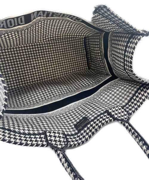 Christian Dior（クリスチャン ディオール）Christian Dior (クリスチャン ディオール) BOOK TOTE LARGE Houndstooth ブラック×ホワイト サイズ:ラージ/Lの古着・服飾アイテム