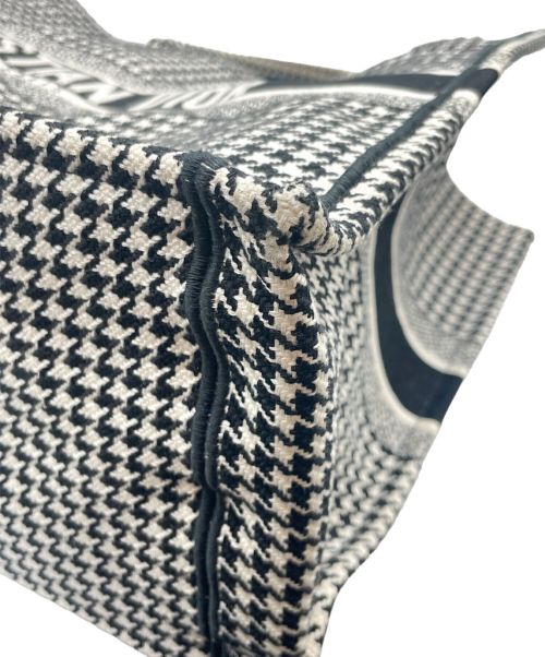 Christian Dior（クリスチャン ディオール）Christian Dior (クリスチャン ディオール) BOOK TOTE LARGE Houndstooth ブラック×ホワイト サイズ:ラージ/Lの古着・服飾アイテム