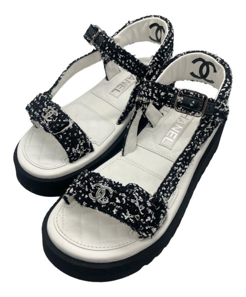 CHANEL（シャネル）CHANEL (シャネル) ココ ツイード ストラップ サンダル ブラック×ホワイト サイズ:37の古着・服飾アイテム