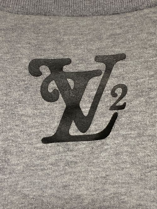 LOUIS VUITTON（ルイ ヴィトン）LOUIS VUITTON (ルイ ヴィトン) NIGO (二ゴー) スクエアードLVクルーネックスウェット グレー サイズ:Mの古着・服飾アイテム