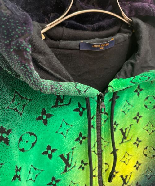 LOUIS VUITTON（ルイ ヴィトン）LOUIS VUITTON (ルイ ヴィトン) モノグラム ジップ ベルベット フーディ ブラック×グリーン サイズ:Mの古着・服飾アイテム