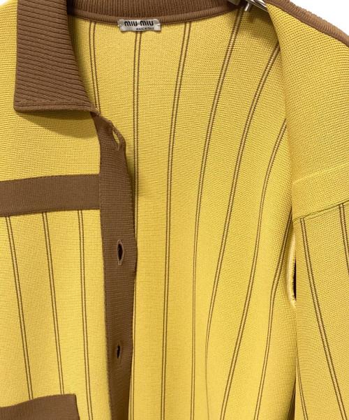 MIU MIU（ミュウミュウ）MIU MIU (ミュウミュウ) MIU MIU トリムパッチ ストライプ ニット カーディガン マスタード サイズ:36の古着・服飾アイテム