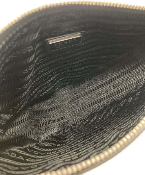 PRADA（プラダ）PRADA (プラダ) Prada Saffiano Triangle Bag ブラック サイズ:-の古着・服飾アイテム