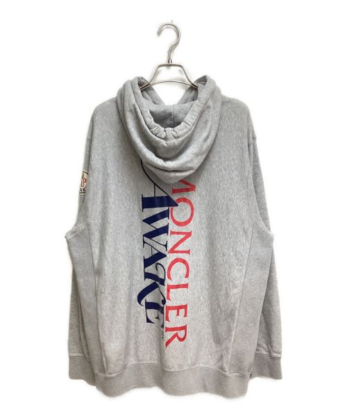 MONCLER（モンクレール）MONCLER (モンクレール) AWAKE NY (アウェイク ニューヨーク) ×AWAKE NY(アウェイクニューヨーク) プルオーバーフーディ ライトグレー サイズ:2の古着・服飾アイテム