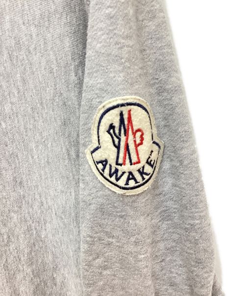 MONCLER（モンクレール）MONCLER (モンクレール) AWAKE NY (アウェイク ニューヨーク) ×AWAKE NY(アウェイクニューヨーク) プルオーバーフーディ ライトグレー サイズ:2の古着・服飾アイテム
