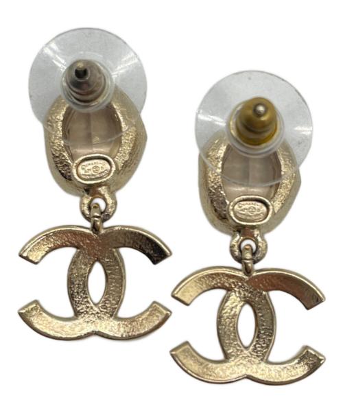 CHANEL（シャネル）CHANEL (シャネル) ココマーク フェイクパール カラーストーン スイングピアス シャンパンゴールド サイズ:-の古着・服飾アイテム