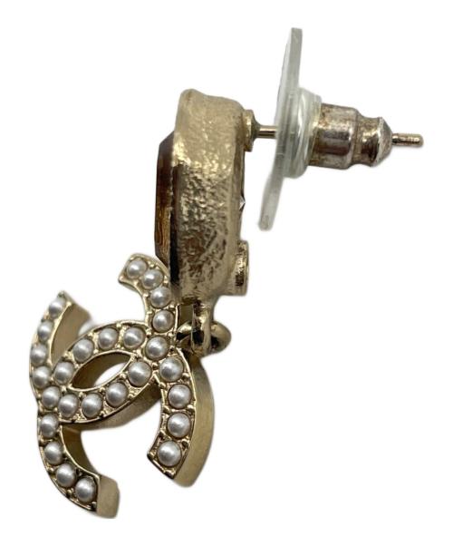 CHANEL（シャネル）CHANEL (シャネル) ココマーク フェイクパール カラーストーン スイングピアス シャンパンゴールド サイズ:-の古着・服飾アイテム