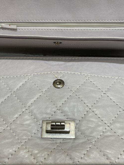CHANEL（シャネル）CHANEL (シャネル) マトラッセ2.55ショルダーバッグ 25 ホワイト サイズ:25の古着・服飾アイテム