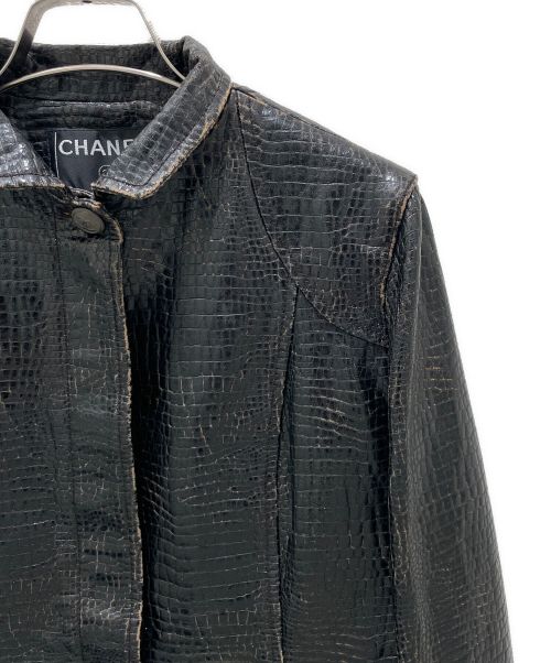 CHANEL（シャネル）CHANEL (シャネル) クロコ調スタンドカラー比翼ジャケット ブラック サイズ:38の古着・服飾アイテム