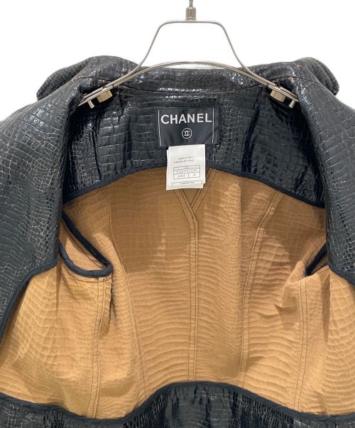 CHANEL（シャネル）CHANEL (シャネル) クロコ調スタンドカラー比翼ジャケット ブラック サイズ:38の古着・服飾アイテム