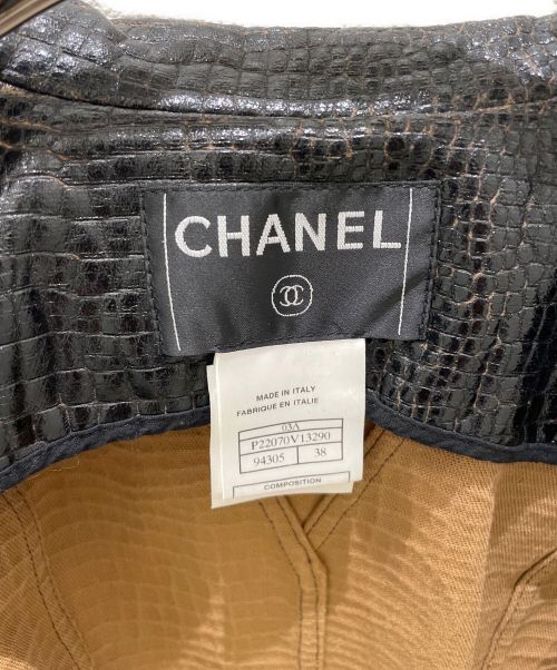 CHANEL（シャネル）CHANEL (シャネル) クロコ調スタンドカラー比翼ジャケット ブラック サイズ:38の古着・服飾アイテム