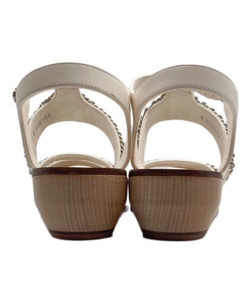 CHANEL（シャネル）CHANEL (シャネル) Chanel Flat Sandals チェーン ストラップ ウェッジソールサンダル ホワイト×タン サイズ:39の古着・服飾アイテム