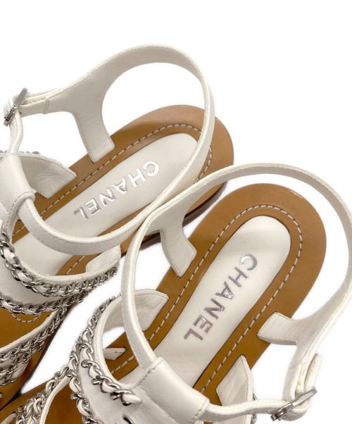 CHANEL（シャネル）CHANEL (シャネル) Chanel Flat Sandals チェーン ストラップ ウェッジソールサンダル ホワイト×タン サイズ:39の古着・服飾アイテム