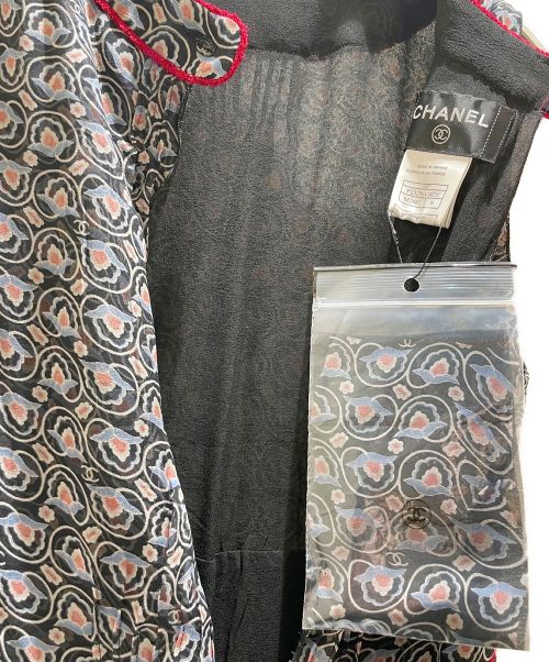 CHANEL（シャネル）CHANEL (シャネル) 総柄レースノースリーブワンピース ブラック×レッド サイズ:36の古着・服飾アイテム