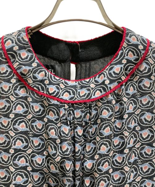 CHANEL（シャネル）CHANEL (シャネル) 総柄レースノースリーブワンピース ブラック×レッド サイズ:36の古着・服飾アイテム