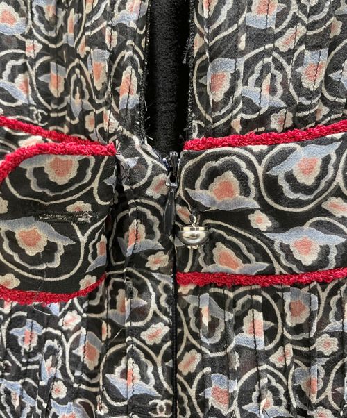 CHANEL（シャネル）CHANEL (シャネル) 総柄レースノースリーブワンピース ブラック×レッド サイズ:36の古着・服飾アイテム