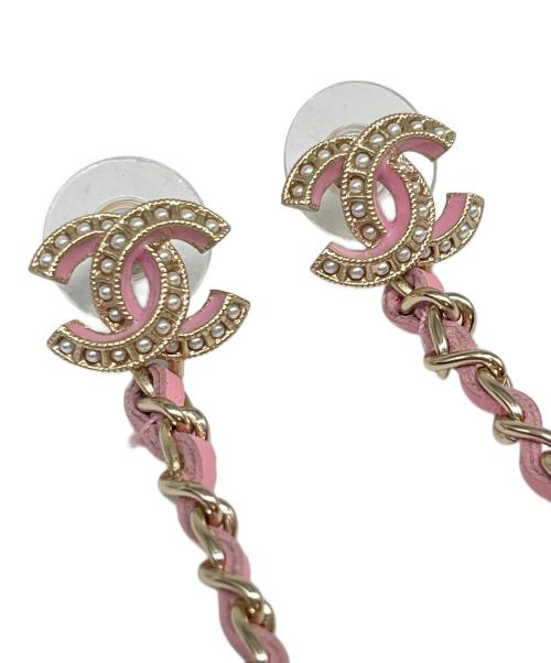 CHANEL（シャネル）CHANEL (シャネル) ココマーク パールモチーフスイングチェーンピアス ピンクの古着・服飾アイテム