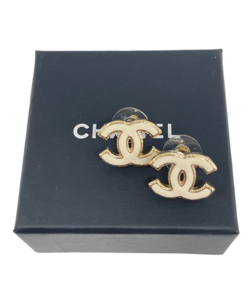 CHANEL（シャネル）CHANEL (シャネル) B22A ココマーク ピアス ホワイト×ゴールド サイズ:-の古着・服飾アイテム