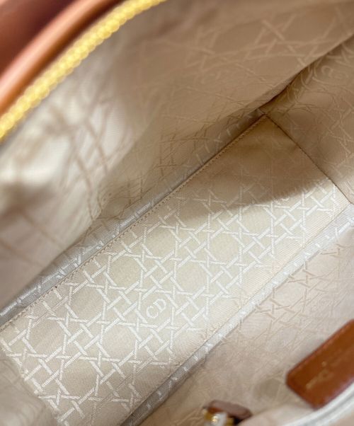 Christian Dior（クリスチャン ディオール）Christian Dior (クリスチャン ディオール) Lady Dior medium/レディディオール ミディアム ブラウン サイズ:ミディアム/mediumの古着・服飾アイテム