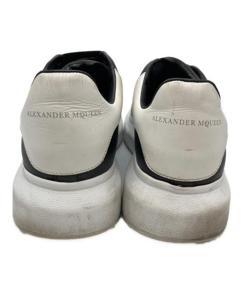 ALEXANDER McQUEEN（アレキサンダーマックイーン）ALEXANDER McQUEEN (アレキサンダーマックイーン) 厚底ヒールスニーカー ブラック×ホワイト サイズ:40 2/1の古着・服飾アイテム