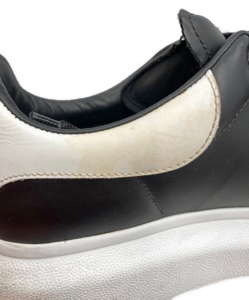 ALEXANDER McQUEEN（アレキサンダーマックイーン）ALEXANDER McQUEEN (アレキサンダーマックイーン) 厚底ヒールスニーカー ブラック×ホワイト サイズ:40 2/1の古着・服飾アイテム