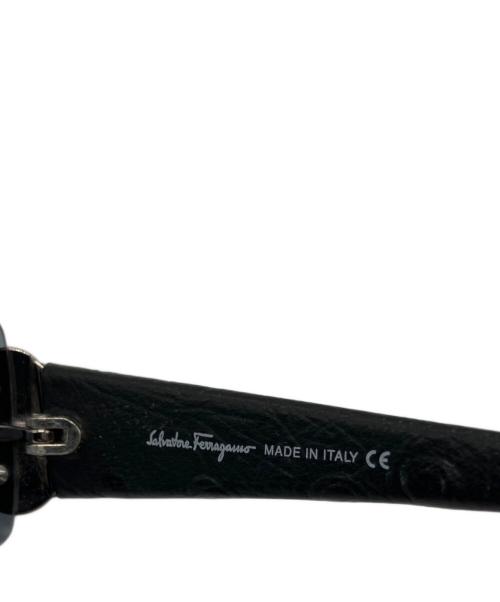 Salvatore Ferragamo（サルヴァトーレ フェラガモ）Salvatore Ferragamo (サルヴァトーレ フェラガモ) ガンチーニチャームサングラス ブラック サイズ:66□16 130の古着・服飾アイテム