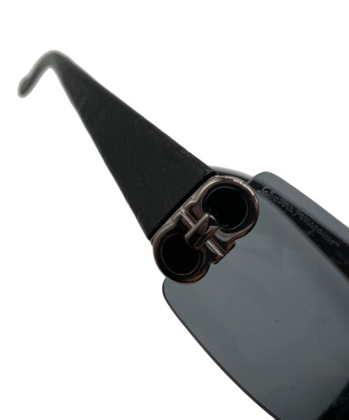 Salvatore Ferragamo（サルヴァトーレ フェラガモ）Salvatore Ferragamo (サルヴァトーレ フェラガモ) ガンチーニチャームサングラス ブラック サイズ:66□16 130の古着・服飾アイテム