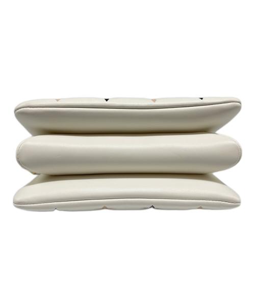 LOUIS VUITTON（ルイ ヴィトン）LOUIS VUITTON (ルイ ヴィトン) バイ・ザ・プール クッサン BB アイボリー サイズ:BBの古着・服飾アイテム