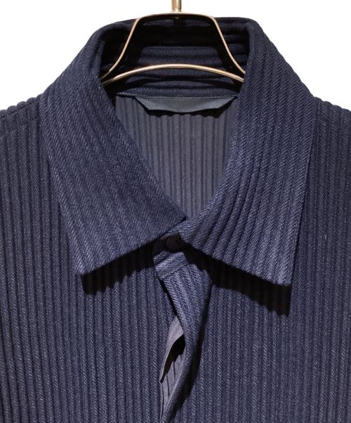 HOMME PLISSE ISSEY MIYAKE（オム プリッセ イッセイ ミヤケ）HOMME PLISSE ISSEY MIYAKE (オムプリッセ イッセイ ミヤケ) Pleats Stencil Collar Coat（プリーツステンカラーコート） ネイビー サイズ:3の古着・服飾アイテム