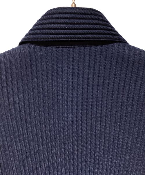HOMME PLISSE ISSEY MIYAKE（オム プリッセ イッセイ ミヤケ）HOMME PLISSE ISSEY MIYAKE (オムプリッセ イッセイ ミヤケ) Pleats Stencil Collar Coat（プリーツステンカラーコート） ネイビー サイズ:3の古着・服飾アイテム