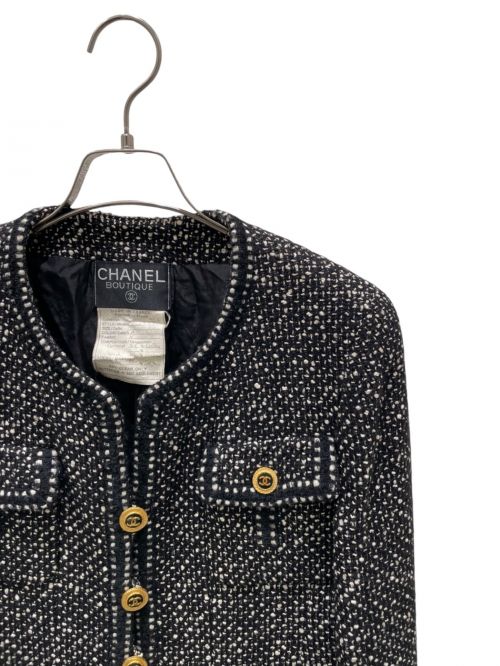 CHANEL（シャネル）CHANEL (シャネル) 4ポケットココボタンツイードジャケット ブラック×ホワイト サイズ:FREEの古着・服飾アイテム
