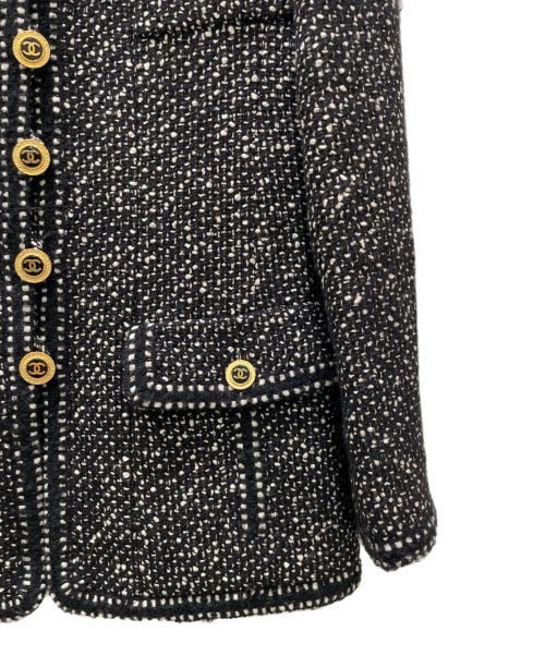 CHANEL（シャネル）CHANEL (シャネル) 4ポケットココボタンツイードジャケット ブラック×ホワイト サイズ:FREEの古着・服飾アイテム