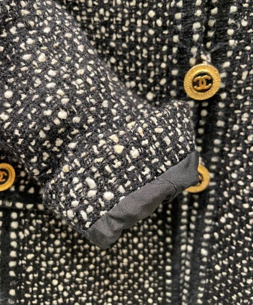 CHANEL（シャネル）CHANEL (シャネル) 4ポケットココボタンツイードジャケット ブラック×ホワイト サイズ:FREEの古着・服飾アイテム