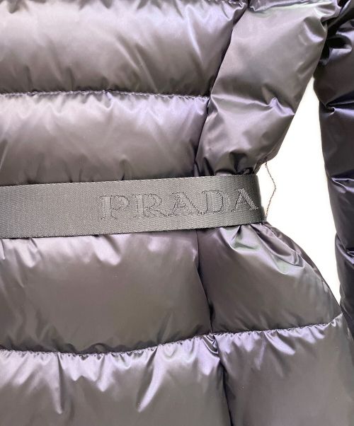 PRADA（プラダ）PRADA (プラダ) ウエストベルトナイロンダウンコート ネイビー サイズ:38の古着・服飾アイテム