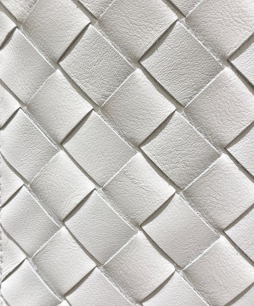 BOTTEGA VENETA（ボッテガベネタ）BOTTEGA VENETA (ボッテガベネタ) ショルダーバッグ ホワイトの古着・服飾アイテム