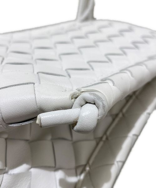 BOTTEGA VENETA（ボッテガベネタ）BOTTEGA VENETA (ボッテガベネタ) ショルダーバッグ ホワイトの古着・服飾アイテム