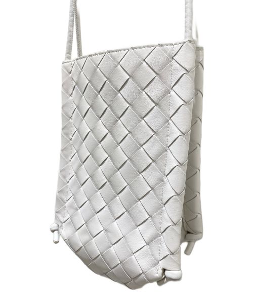 BOTTEGA VENETA（ボッテガベネタ）BOTTEGA VENETA (ボッテガベネタ) ショルダーバッグ ホワイトの古着・服飾アイテム