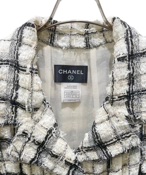 CHANEL（シャネル）CHANEL (シャネル) ココボタン ラメ糸 ツイード コート ホワイト×ブラック サイズ:38の古着・服飾アイテム