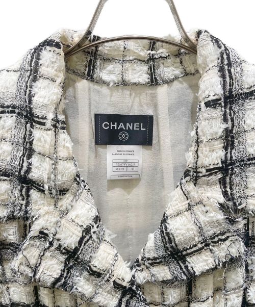 CHANEL（シャネル）CHANEL (シャネル) ココボタン ラメ糸 ツイード コート ホワイト×ブラック サイズ:38の古着・服飾アイテム
