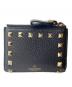 VALENTINO（ヴァレンティノ）の古着「スタッズコンパクトウォレット」｜ブラック