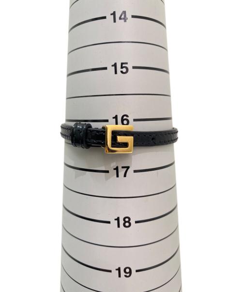 GUCCI（グッチ）GUCCI (グッチ) Gプレートブレスレット ブラック×ゴールドの古着・服飾アイテム